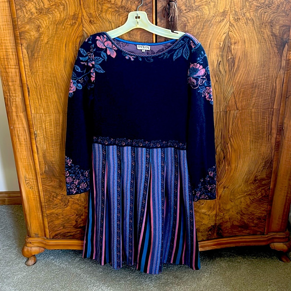 Ivko wool dress-beautiful details! Size 38 which close to a size 6 US.Looks new!